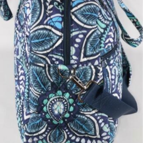 ❗️HOLIDAY SALE - FIRM❗️ NWT Vera Bradley traveler blue island medallion - Picture 3 of 7